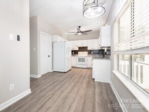 6211 Rosebriar Ln in Charlotte, NC - Building Photo - Building Photo