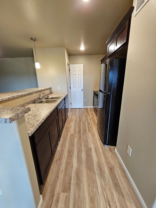 Lancer Court Apartments in Rapid City, SD - Foto de edificio - Building Photo