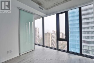 161 Roehampton Ave in Toronto, ON - Building Photo - Building Photo