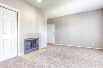 Hidden Ridge Apartments in Irving, TX - Foto de edificio - Building Photo