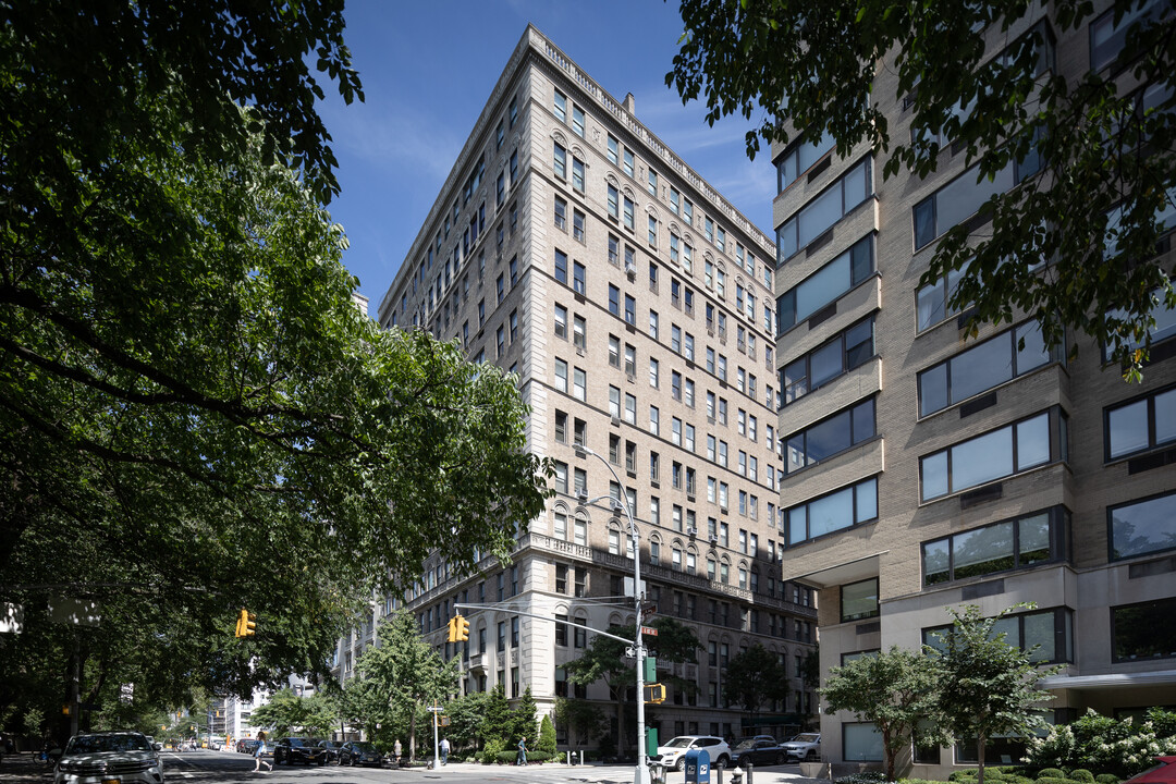 1060 Fifth Ave in New York, NY - Building Photo