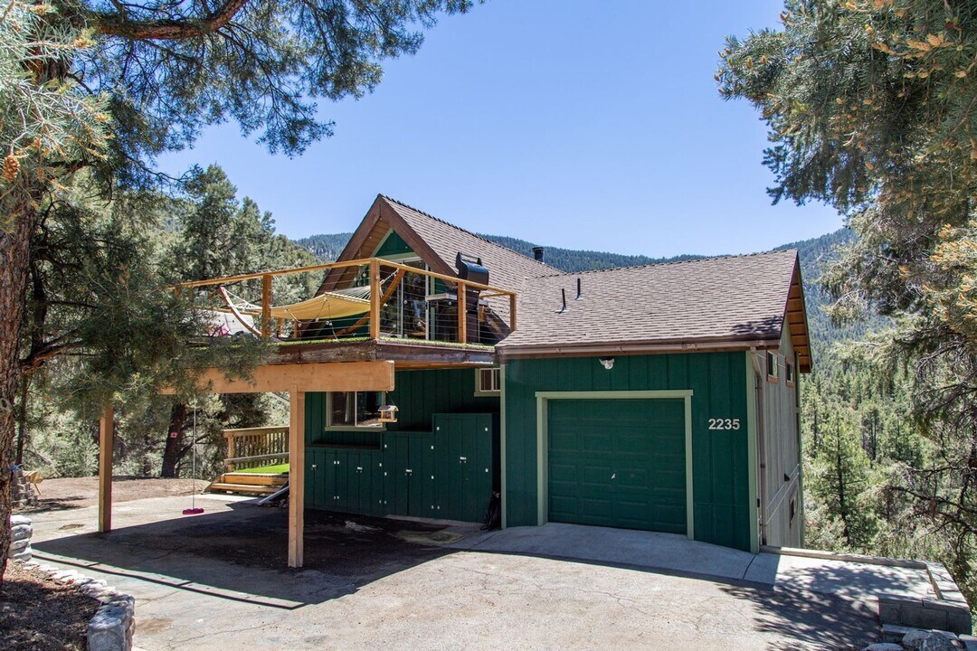 2235 Ironwood Dr in Pine Mountain Club, CA - Building Photo