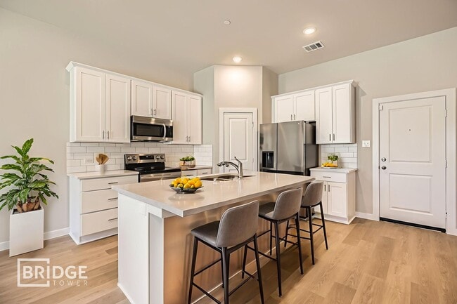 property at 1028 Hudson Wy