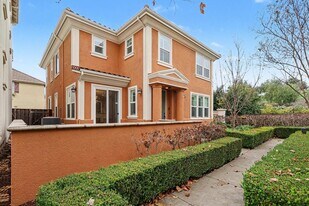 568 Selby Lane in Livermore, CA - Building Photo