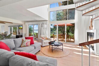 42 Towd Point Rd in Southampton, NY - Building Photo - Building Photo