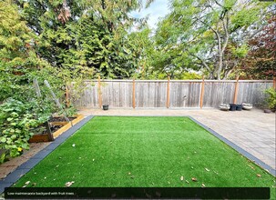 22718 SE 12th Pl in Sammamish, WA - Building Photo - Building Photo