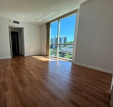 218 SE 14th St in Miami, FL - Building Photo - Building Photo