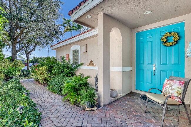 2560 NE 11th St in Pompano Beach, FL - Building Photo - Building Photo