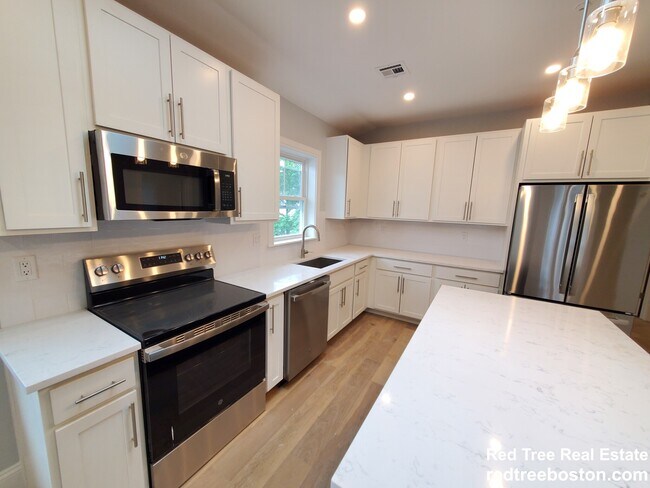 51 Fairbanks St, Unit 3 in Boston, MA - Building Photo - Building Photo