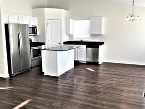 7051 W Saw Timber Way in West Jordan, UT - Building Photo - Building Photo