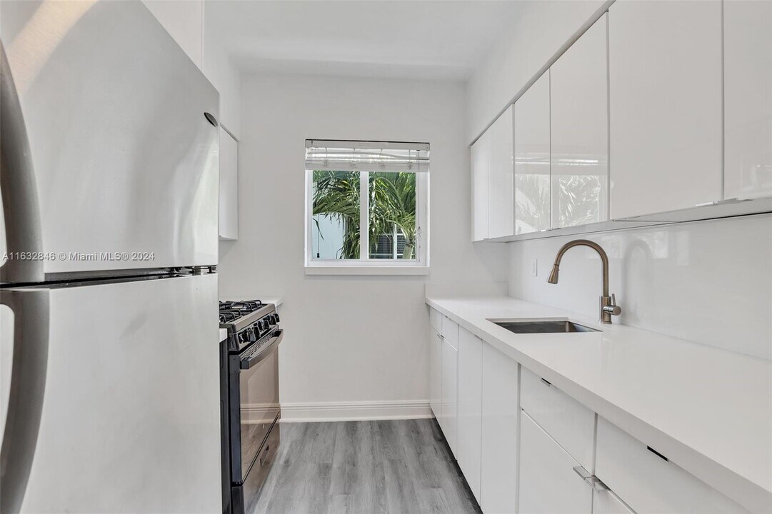 7315 Carlyle Ave, Unit 16 in Miami Beach, FL - Building Photo