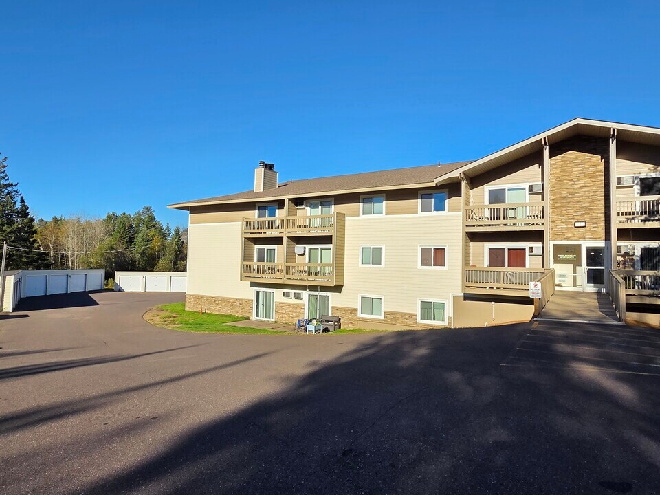 Spirit Mountain Apartments in Proctor, MN - Building Photo