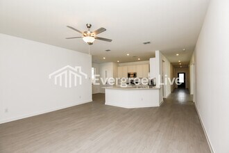 209 Pine St in Azle, TX - Building Photo - Building Photo