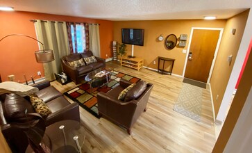 222 W 13th Ave, Unit 3 in Anchorage, AK - Foto de edificio - Building Photo