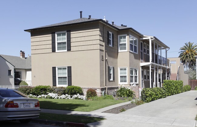 1116 Laguna Ave in Burlingame, CA - Foto de edificio - Building Photo