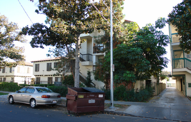 1004 E Garfield Ave in Glendale, CA - Building Photo - Building Photo