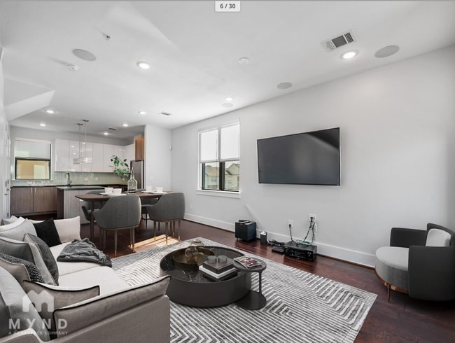 2401 Crawford St in Houston, TX - Foto de edificio - Building Photo