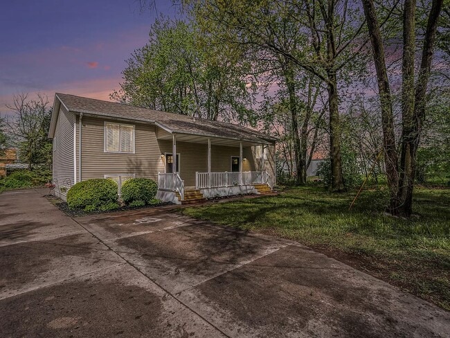 211 Maple St