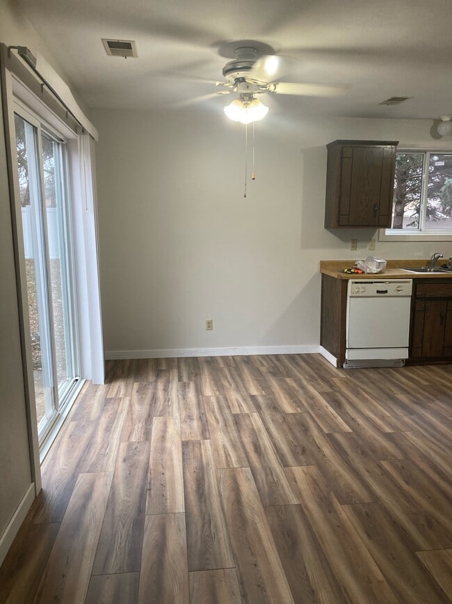 323 Allan Ave, Unit 2 in Owatonna, MN - Building Photo - Building Photo