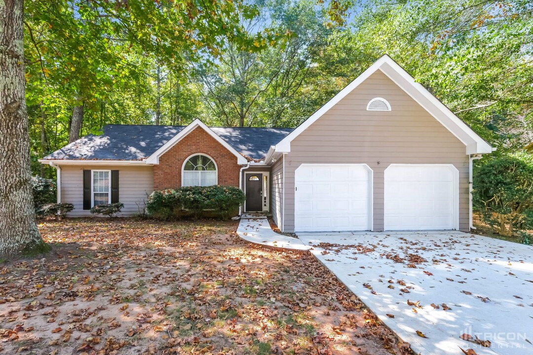 135 Hardwood Dr in Covington, GA - Building Photo