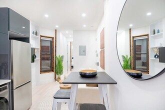 515 W 48th St in New York, NY - Building Photo - Building Photo