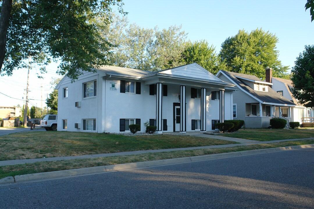 129 Gunson St in East Lansing, MI - Foto de edificio