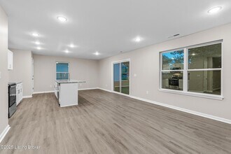 3208 Maldon Ct in Louisville, KY - Foto de edificio - Building Photo