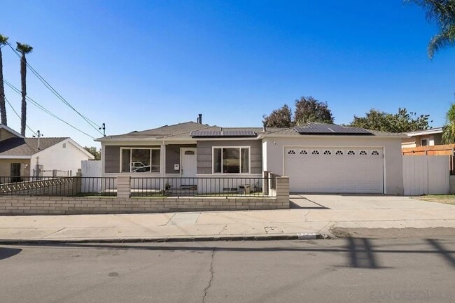 5442 San Onofre Terrace in San Diego, CA - Foto de edificio - Building Photo