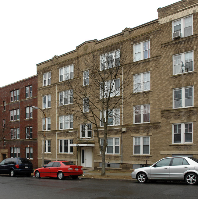 196-200 Oak St in Holyoke, MA - Foto de edificio - Building Photo