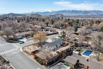 7245 Pembroke Dr in Reno, NV - Building Photo - Building Photo