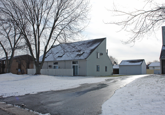 7477-7481 Huntington Dr in Youngstown, OH - Building Photo - Building Photo