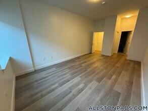 1079 Commonwealth Ave in Boston, MA - Building Photo - Building Photo