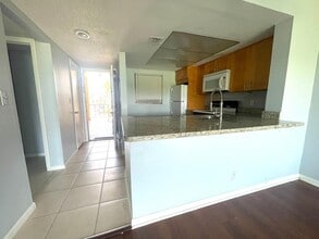 1101 Crystal Lake Dr in Pompano Beach, FL - Building Photo - Building Photo