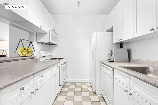 88 Greenwich St in New York, NY - Building Photo - Building Photo