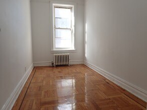 663 E 94th St in Brooklyn, NY - Foto de edificio - Building Photo