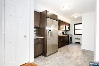 208 Anderson St in Hackensack, NJ - Building Photo - Building Photo