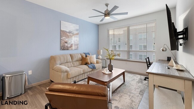 1001 S Center St in Arlington, TX - Foto de edificio - Building Photo