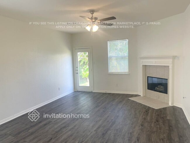 411 Drake Ln in League City, TX - Building Photo - Building Photo