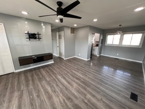 2802 Flora Ave in Louisville, KY - Foto de edificio - Building Photo