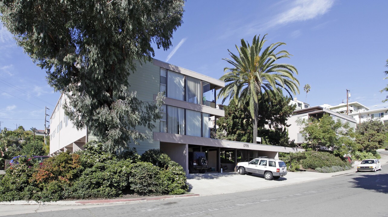 Evergreen Villas in San Diego, CA - Foto de edificio