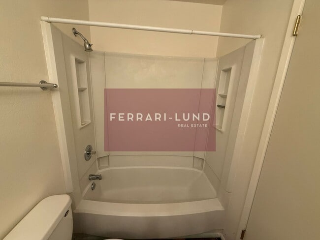 1465 E Peckham Ln in Reno, NV - Building Photo - Building Photo