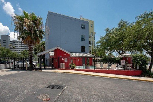 1501 Doyle Carlton Dr-Unit -211 in Tampa, FL - Building Photo - Building Photo
