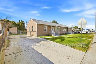 1105 Thayer Dr in Richland, WA - Building Photo