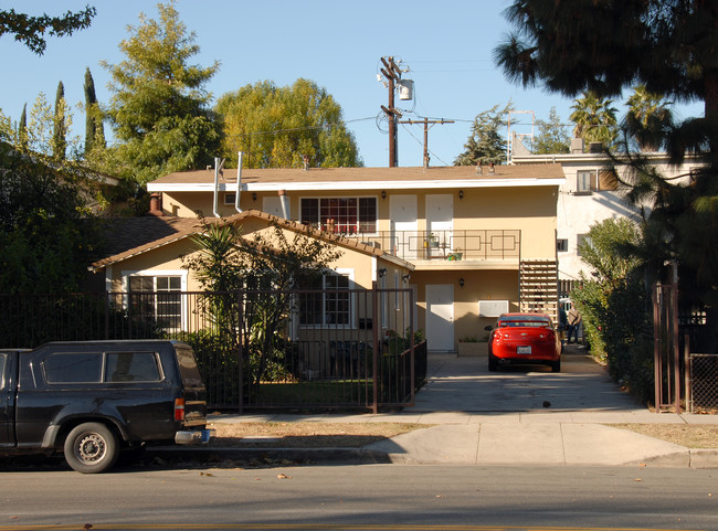 5915 Hazeltine Ave in Van Nuys, CA - Building Photo - Building Photo