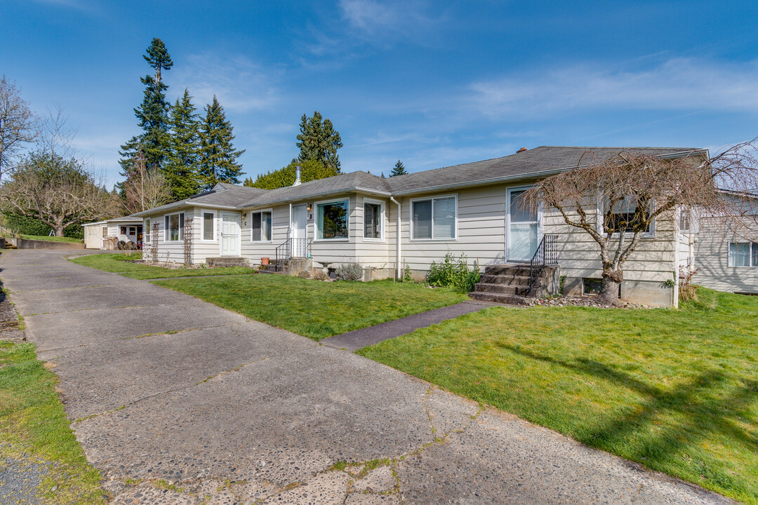 2001 Harris St in Kelso, WA - Building Photo