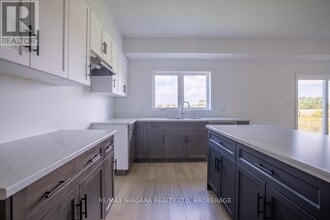 158 Hillcrest Rd in Port Colborne, ON - Building Photo - Building Photo