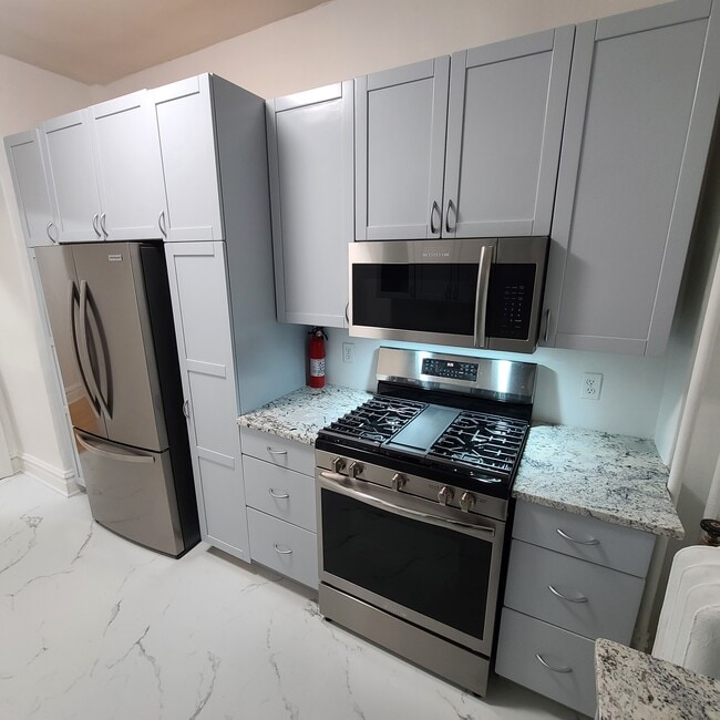 7612 Park Ave, Unit D8 in North Bergen, NJ - Building Photo - Building Photo