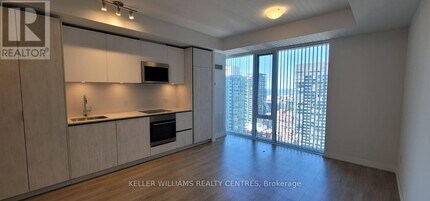 8-3518 Widmer St in Toronto, ON - Building Photo - Building Photo