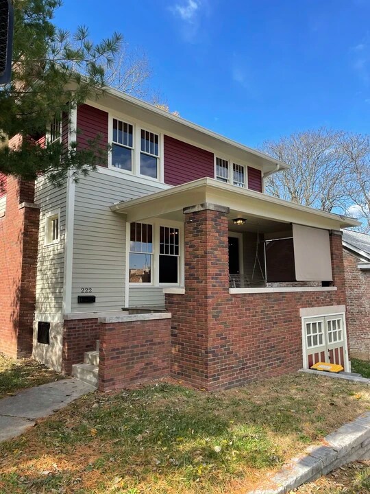 222 S Rogers St in Bloomington, IN - Building Photo