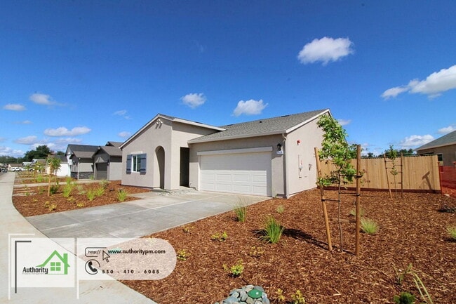 2839 Hopkins Ave in Redding, CA - Building Photo - Building Photo